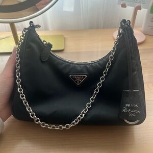 Authentic Prada Re-Edition 2005 Mini Shoulder Bag - Black 
Chain shoulder bag